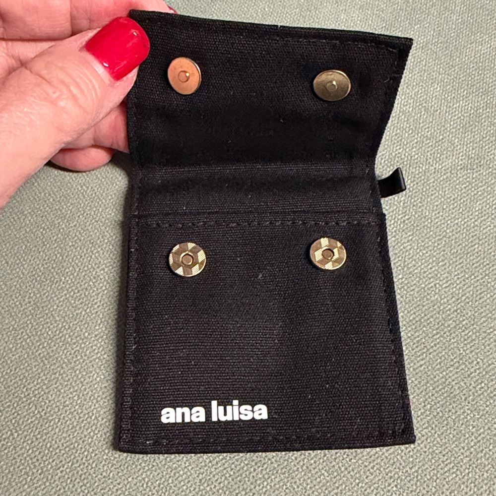 BNWT 3 PC LARGE ANA LUISA TAUPE CANVAS POUCHES + 1 BLACK BONUS POUCH WITH SNAPS - Picture 7 of 7